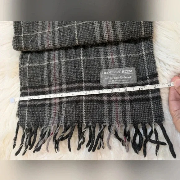 Geoffrey Beene 100% Wool Scarf - Picture 2 of 5